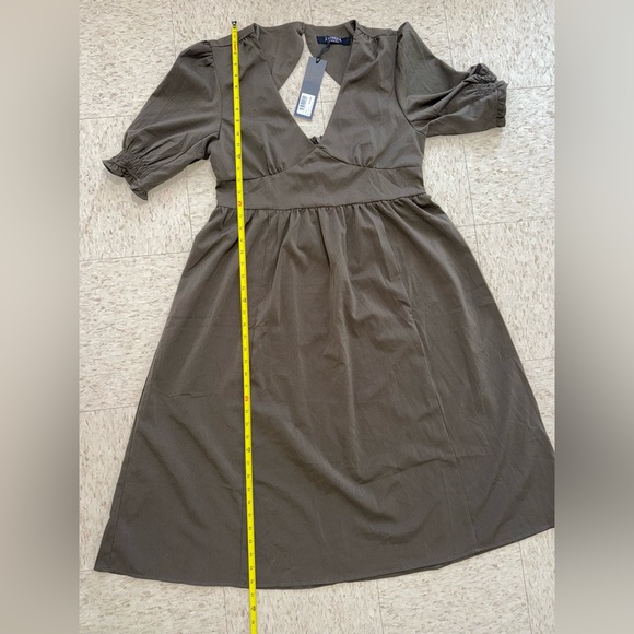 Disturbia Green V-Neck Puff Sleeve Midi Dress - Picture 8 of 10